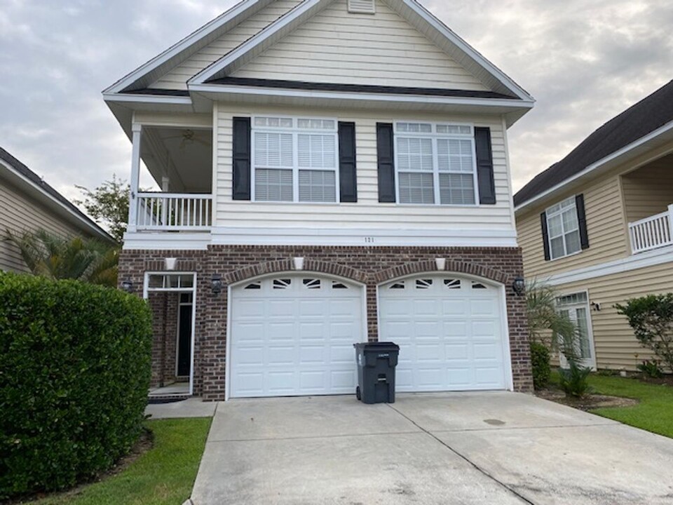 121 Charles Towne Ln in Murrells Inlet, SC - Building Photo