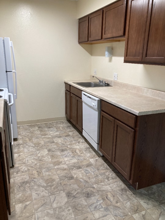 70 Douglas Ln in Pueblo, CO - Building Photo
