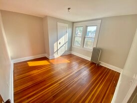 618 Springfield St, Unit 620 in Feeding Hills, MA - Building Photo