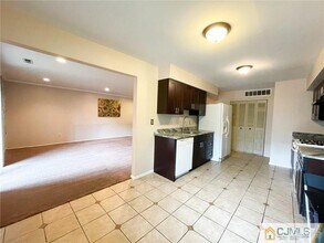 410 Edison Glen Terrace in Edison, NJ - Building Photo - Building Photo