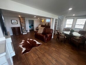 46 Flintstone Rd in Narragansett, RI - Building Photo - Building Photo