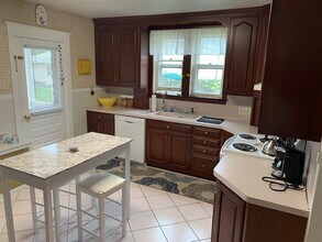 227 W Caracas Ave in Hershey, PA - Foto de edificio - Building Photo