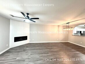 3837 Glenlea Commons Dr in Charlotte, NC - Building Photo - Building Photo