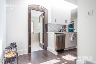 165 Huron St in Toronto, ON - Building Photo - Building Photo