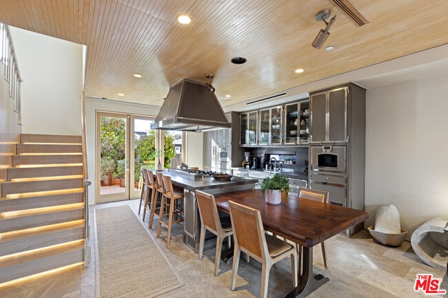 812 Brooks Ave in Los Angeles, CA - Building Photo - Building Photo