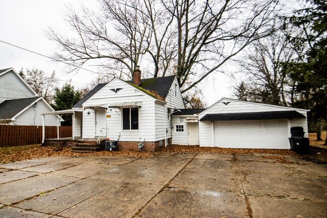 11702 Ridge Rd in North Royalton, OH - Building Photo - Building Photo