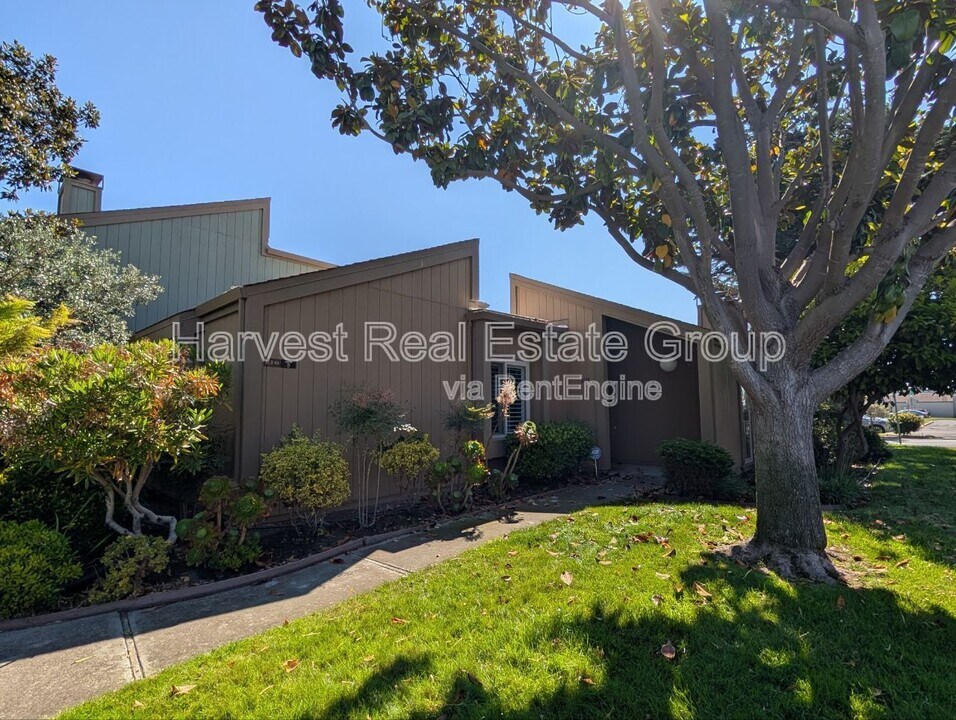 1155 Holly St in Alameda, CA - Building Photo