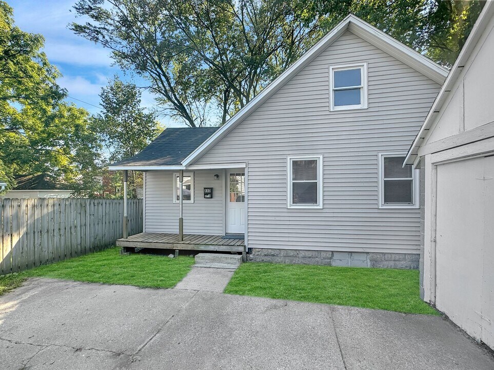840 Crosby St NW-Unit -3 (Rear House) in Grand Rapids, MI - Building Photo