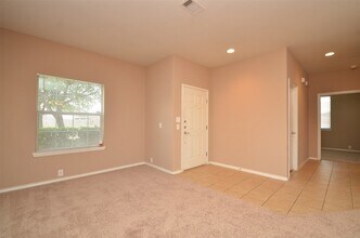 915 Butterfly Ln in Rosenberg, TX - Foto de edificio - Building Photo