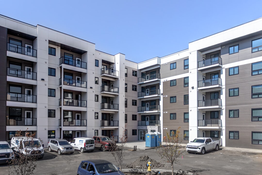 The Point at Riverview in Edmonton, AB - Building Photo