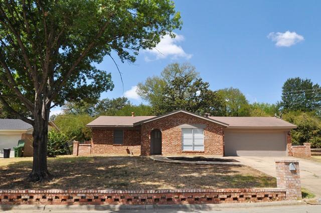 6983 Cox Ln in Fort Worth, TX - Building Photo