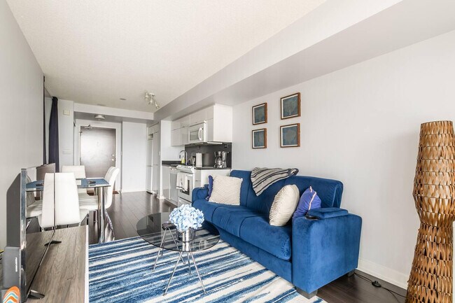 90 Fort York Blvd in Toronto, ON - Building Photo - Building Photo