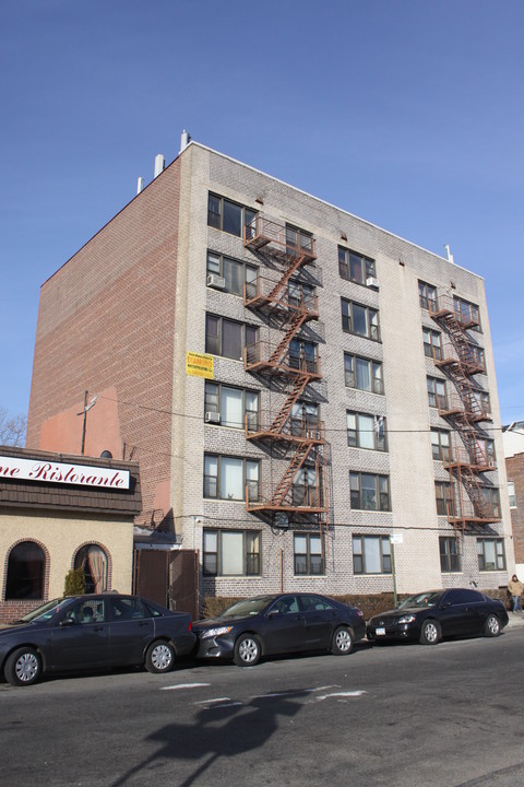 2023 Burr Ave in Bronx, NY - Foto de edificio