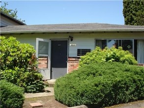Terri Lee Manor in Portland, OR - Foto de edificio - Building Photo