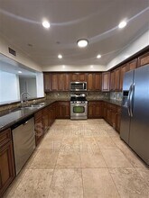 10921 Whipple St in Los Angeles, CA - Building Photo - Building Photo