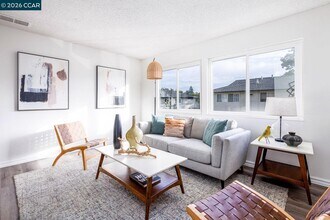 1033 Mohr Ln in Concord, CA - Building Photo - Building Photo