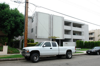 Valley Wilshire in Sherman Oaks, CA - Building Photo - Building Photo