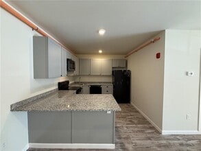 327 Pine St in Pawtucket, RI - Foto de edificio - Building Photo