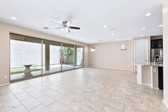 4634 E Tierra Buena Ln in Phoenix, AZ - Building Photo - Building Photo