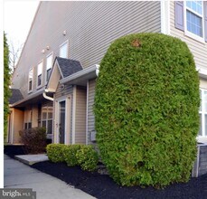 5803 Coventry Way in Mount Laurel, NJ - Building Photo - Building Photo