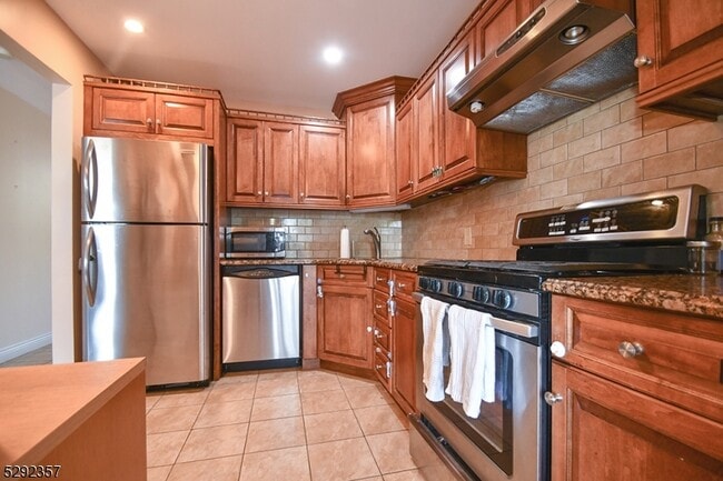 1146 Stephanie Dr in Caldwell, NJ - Building Photo - Building Photo