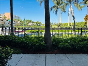 2801 NE 185th St in Miami, FL - Building Photo - Building Photo