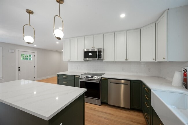 19 Whitehorse Rd in Hingham, MA - Building Photo - Building Photo