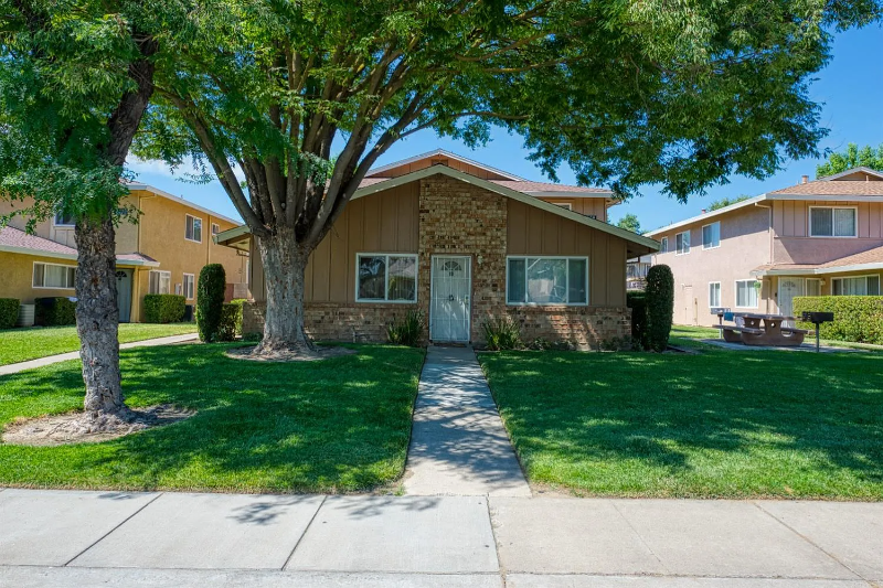 2128 Palisade Ave in Modesto, CA - Building Photo