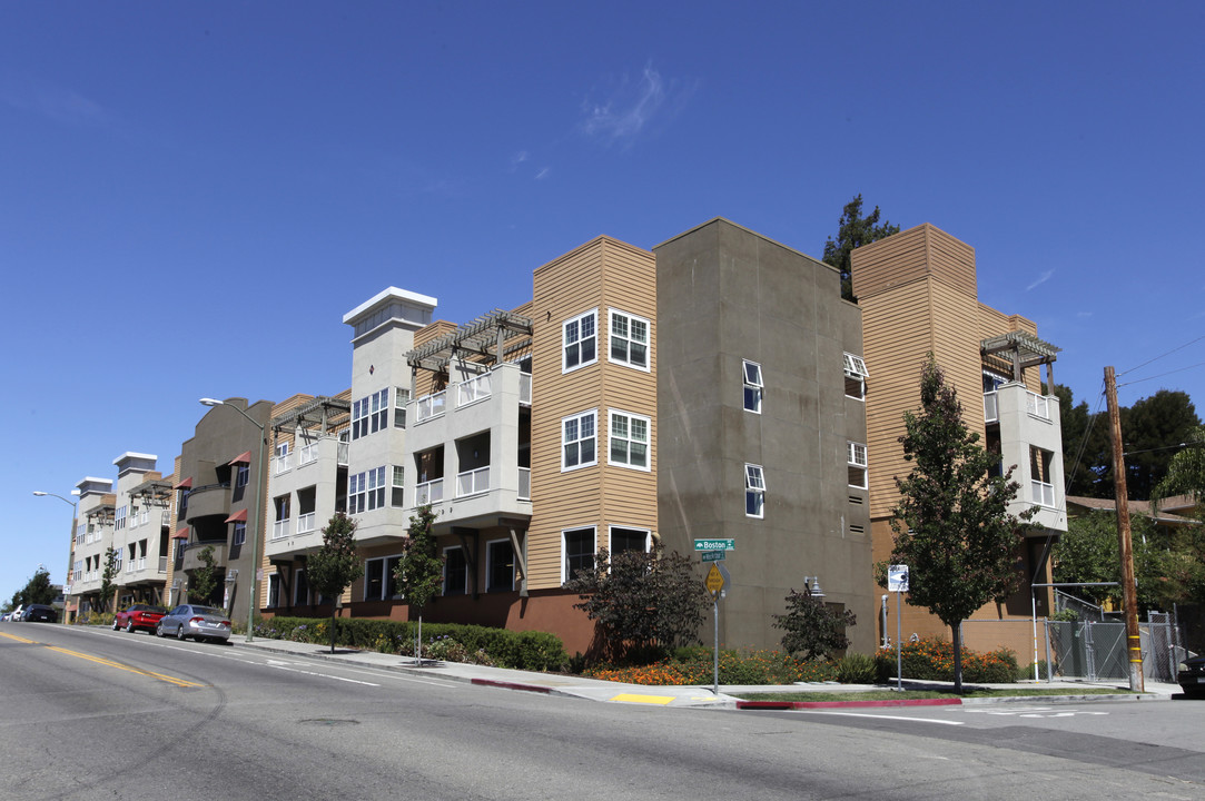 Lincoln Court Senior Apartment in Oakland, CA - Building Photo