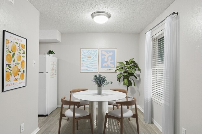 ReNew Highland Park in Midland, TX - Foto de edificio - Building Photo