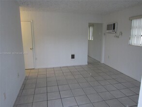 2512 NW 175th Terrace in Miami Gardens, FL - Building Photo - Building Photo