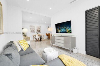 570 NW 48th St in Miami, FL - Building Photo - Building Photo