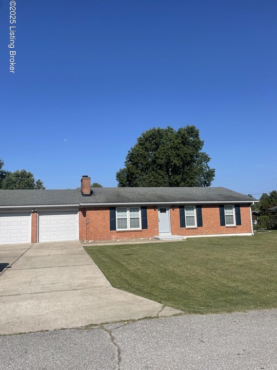 93 Fern Ln in Shelbyville, KY - Building Photo