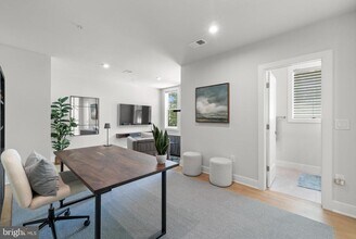 43442 Croson Ln in Ashburn, VA - Building Photo - Building Photo