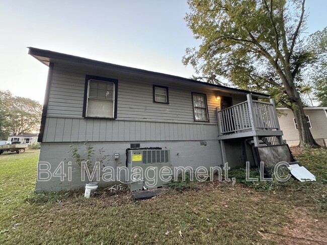 1313 Ridgeview Dr in Griffin, GA - Building Photo - Building Photo