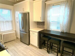 28 Dolsen Pl in Stamford, CT - Building Photo - Building Photo