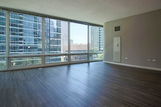 350 E Ohio St in Chicago, IL - Building Photo - Building Photo