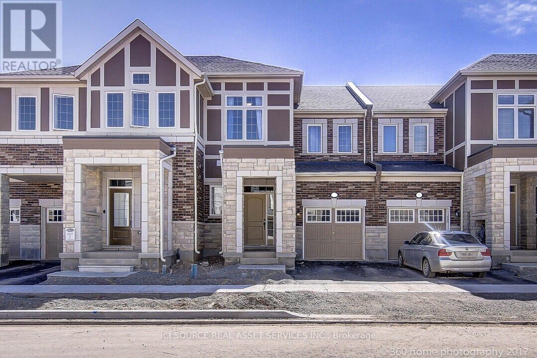 176 Beaveridge Ave in Oakville, ON - Building Photo