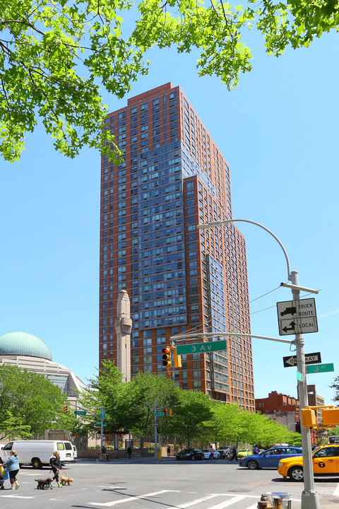 One Carnegie Hill in New York, NY - Building Photo