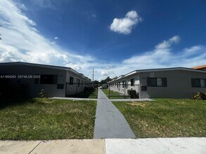 2090 NW 31st St in Miami, FL - Building Photo - Building Photo