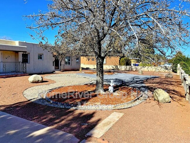 615 Valencia Dr SE in Albuquerque, NM - Building Photo - Building Photo