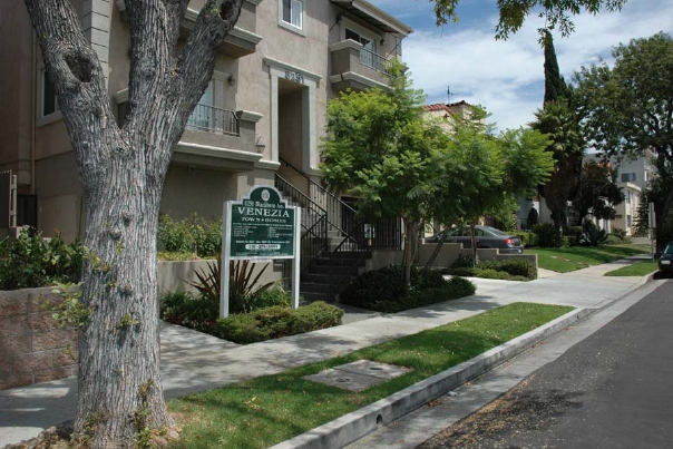 Venezia Townhomes in Los Angeles, CA - Foto de edificio - Building Photo