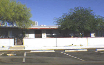 2735-2749 N York Pl in Tucson, AZ - Building Photo - Building Photo