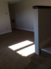 8 National Rd, Unit 1st Fl in Wheeling, WV - Foto de edificio - Building Photo