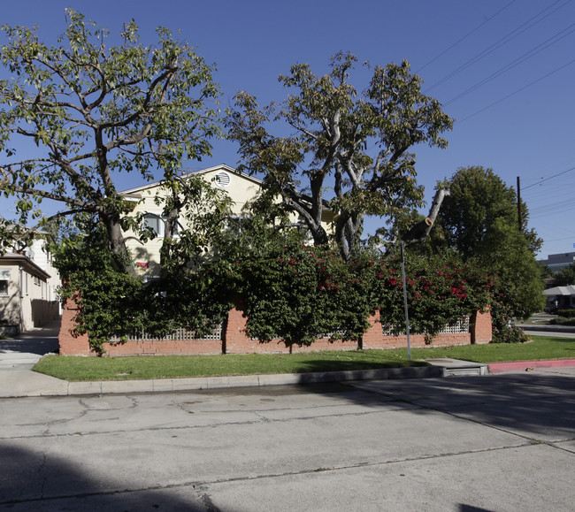 4545 Vineland Ave in North Hollywood, CA - Foto de edificio - Building Photo