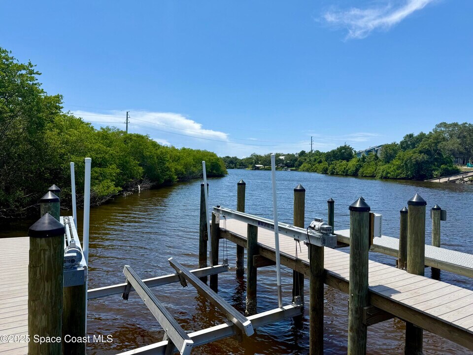 1380 Windchime Ln in Melbourne, FL - Building Photo