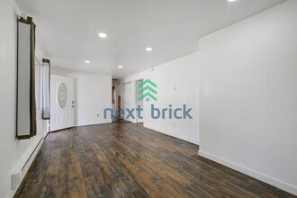 12119 SE 319th Pl in Auburn, WA - Foto de edificio - Building Photo