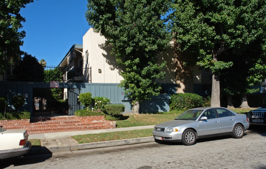 5107 Buffalo Ave in Sherman Oaks, CA - Building Photo