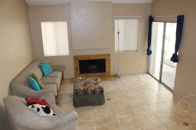 3882 Radcliffe Ln, Unit NA in San Diego, CA - Foto de edificio - Building Photo