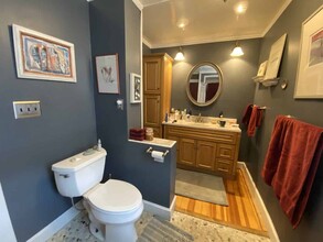 85 Briggs St, Unit 2 in Easthampton, MA - Foto de edificio - Building Photo
